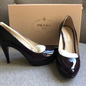 Prada Donna round toe in purple-black patent